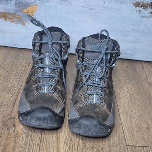 Keen Gray Lace Up Boots